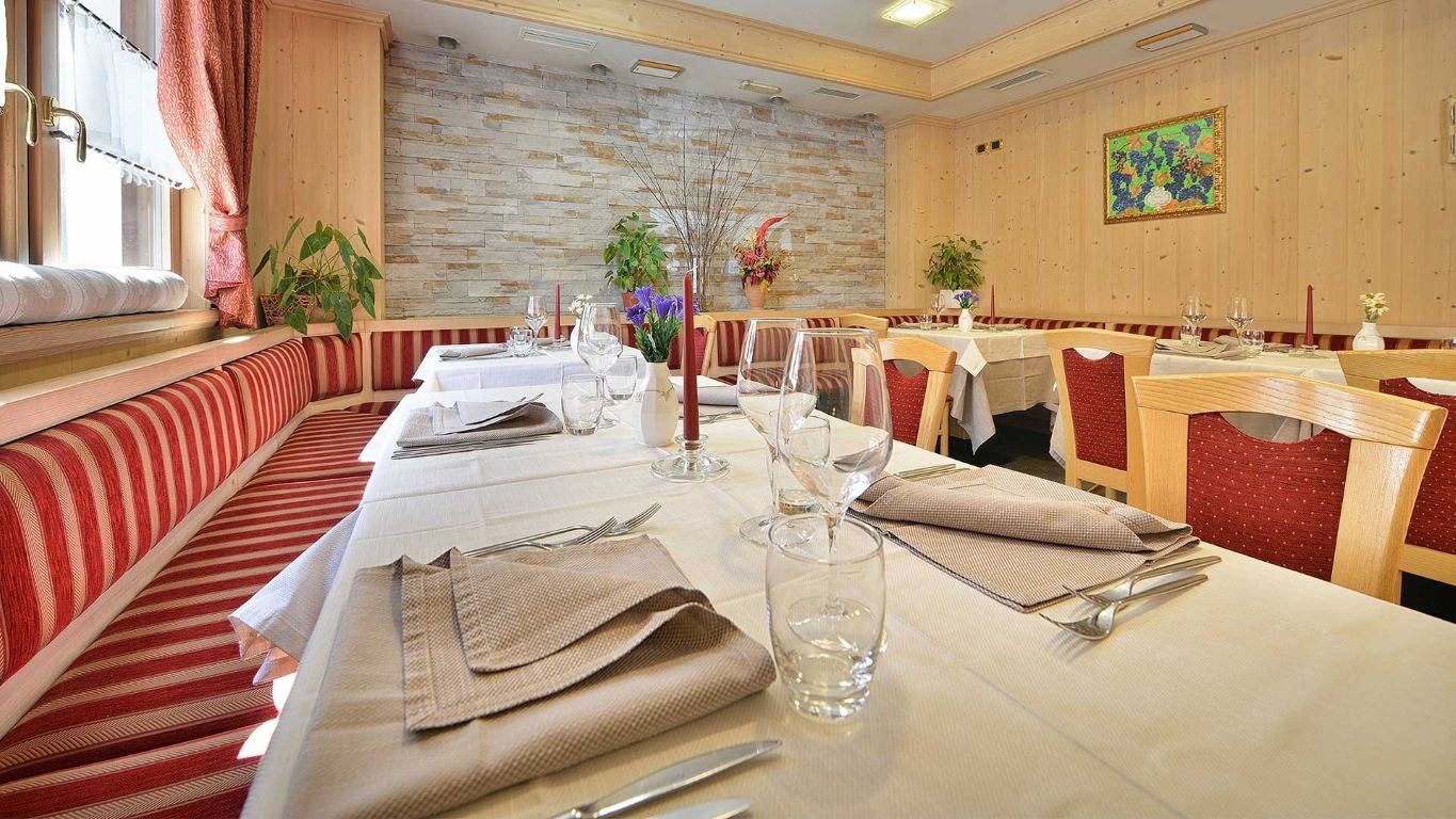 Hotel Cristallo-restoran.jpg