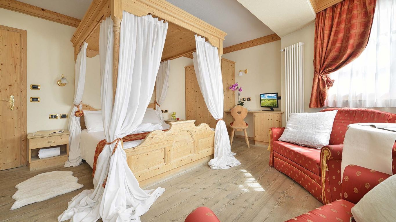 Hotel Cristallo-romantic room.jpg
