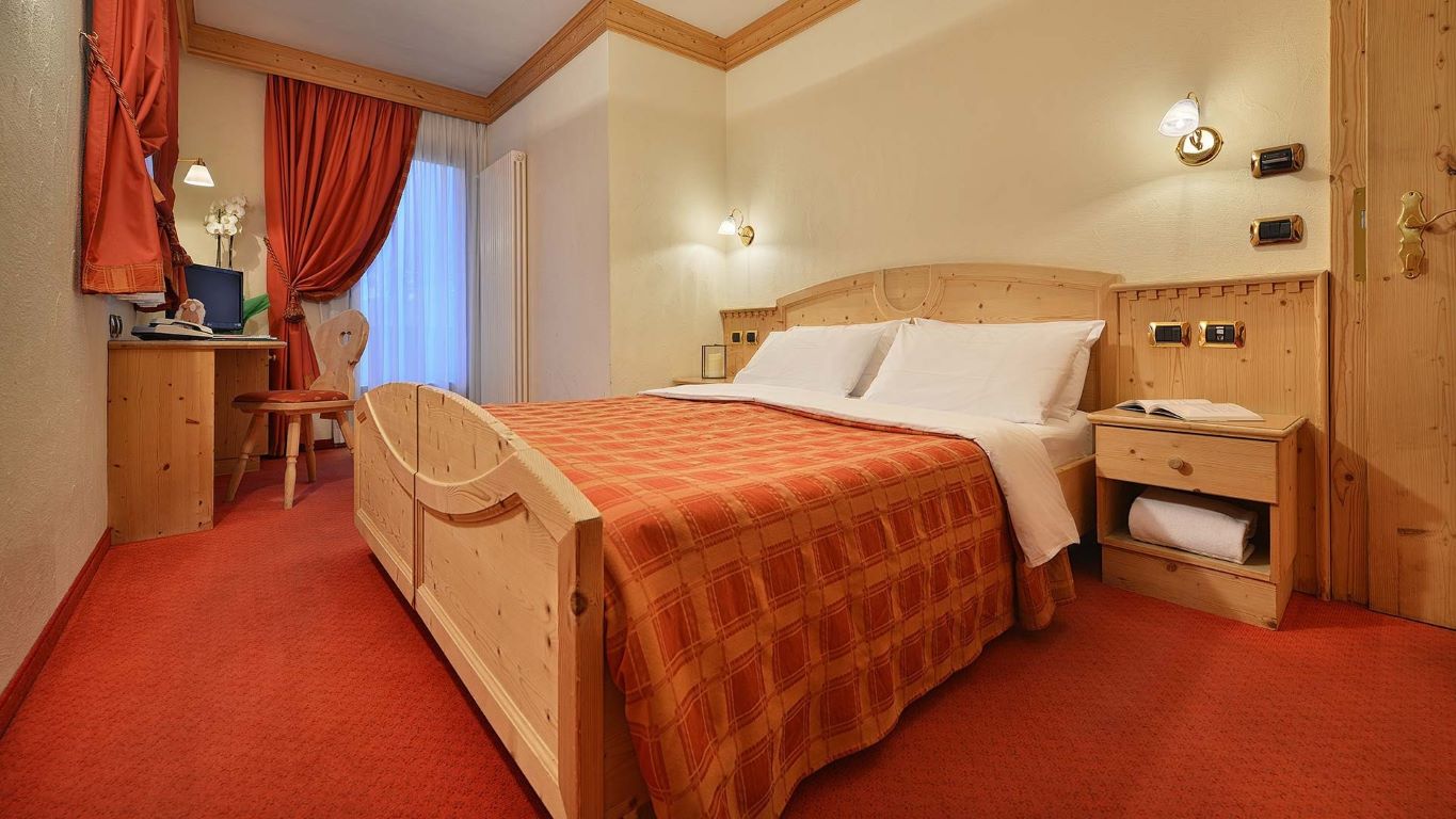 hotel cristallo-comfort room.jpg