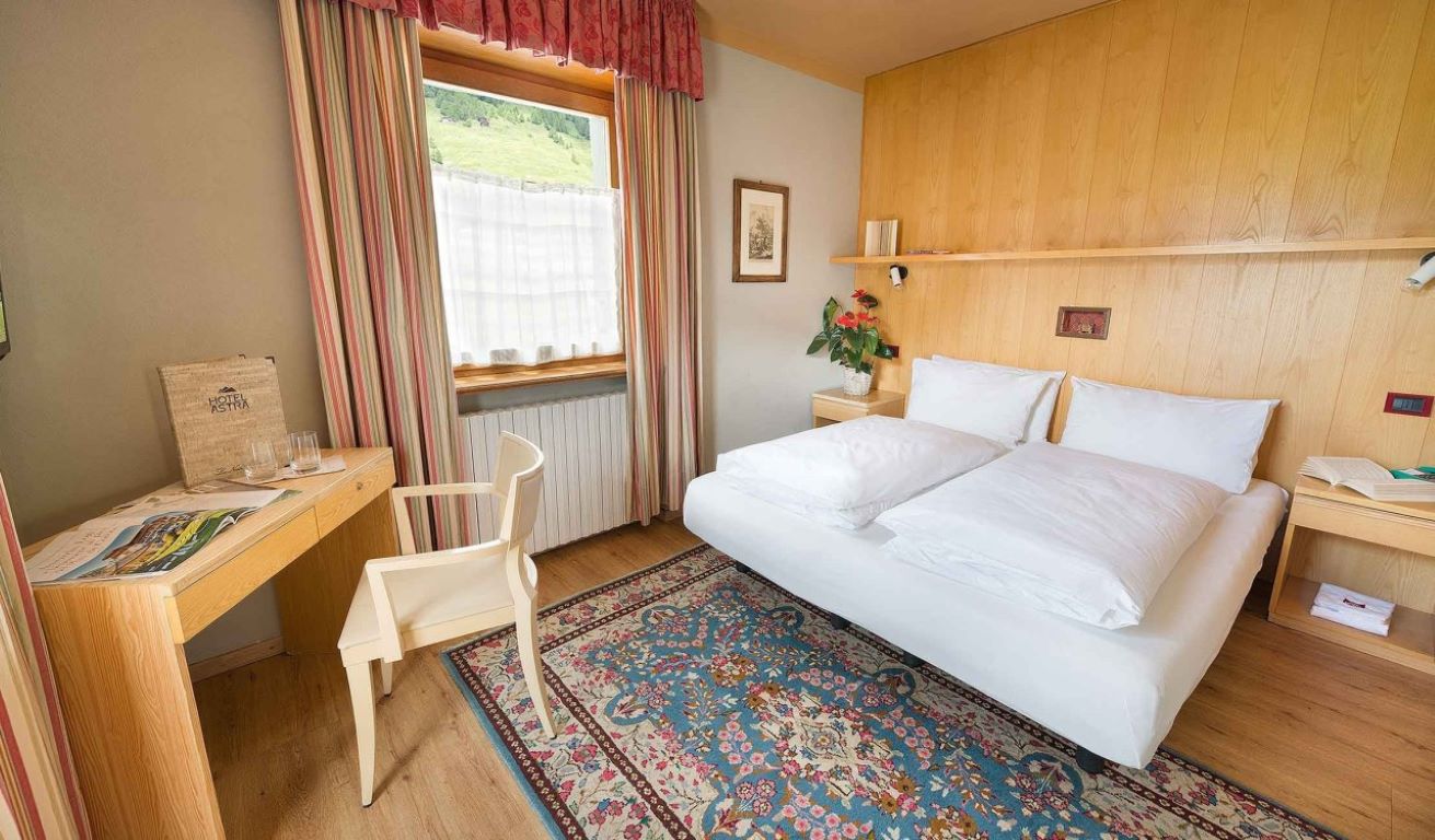 Hotel Astra 3- comfort room.jpg