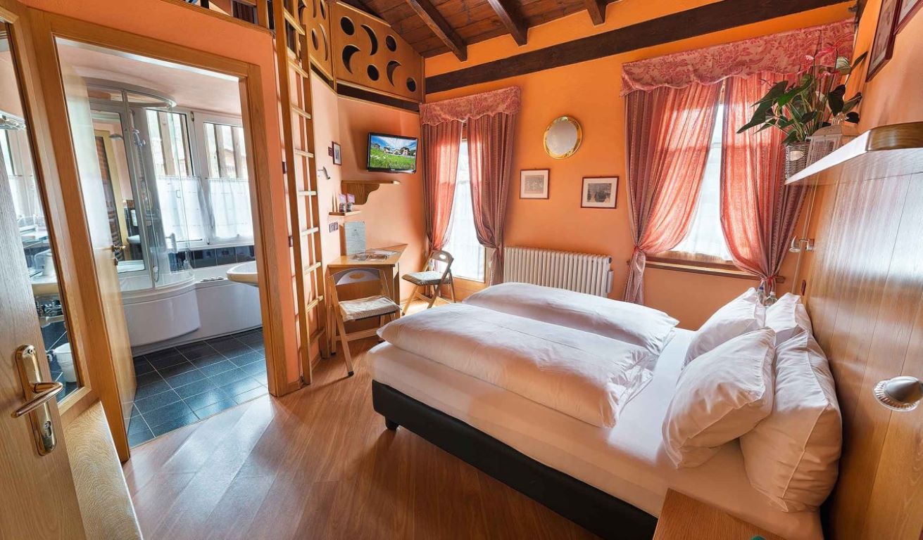 Hotel Astra 3- family room.jpg