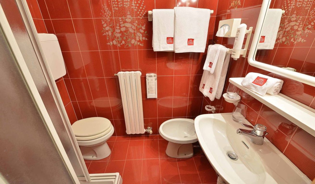 Hotel Astra 3- kupatilo.jpg