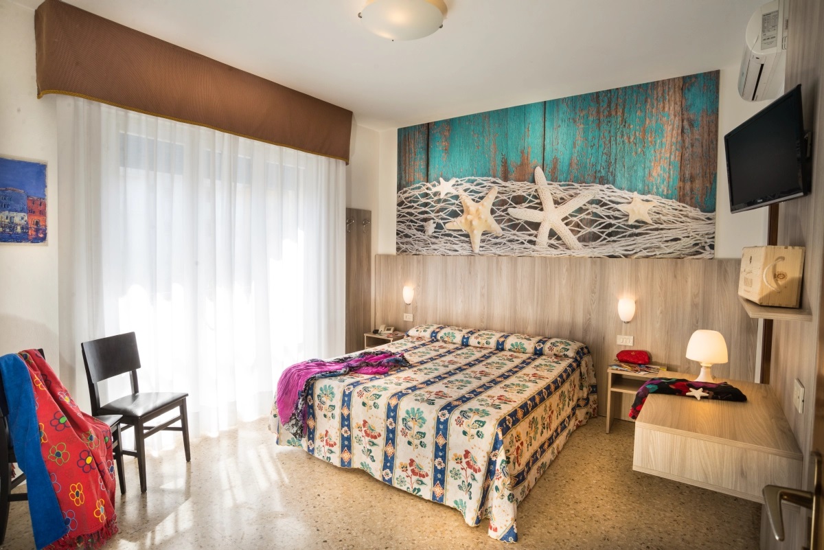 Azzorre & Antille Hotel-Standardna soba.jpg
