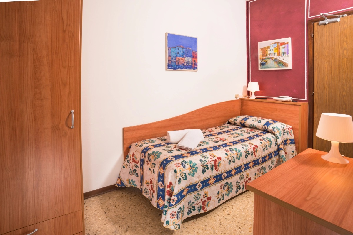 Hotel Azzorre & Antille-Jednokrevetna soba.jpg