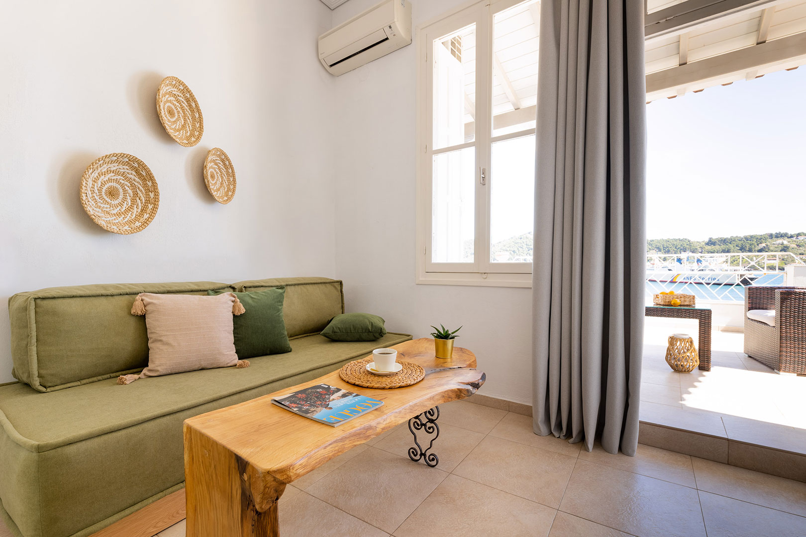 Casa-Blue-Sea-View-sofa-klima.jpg