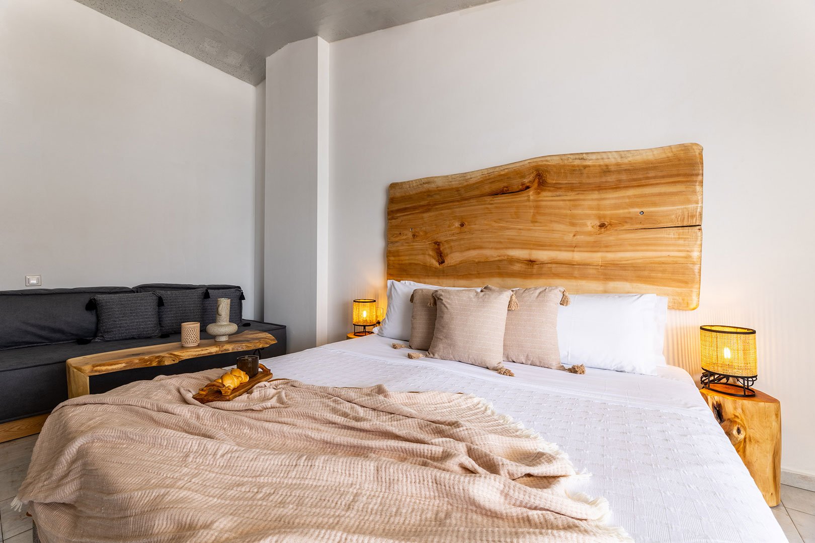 Casa-Blue-Marine-bračni-krevet-sofa-drvo.jpg