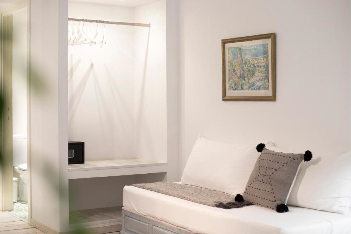 Casa-Blue-Marine-slika-sofa.jpg