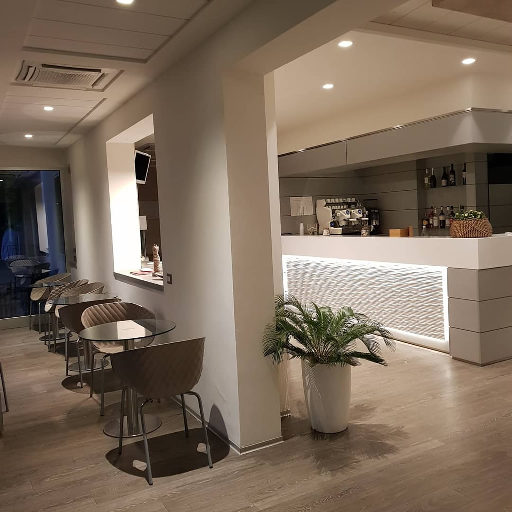 Albergo Aquila Hotel-Bar restoran.jpg
