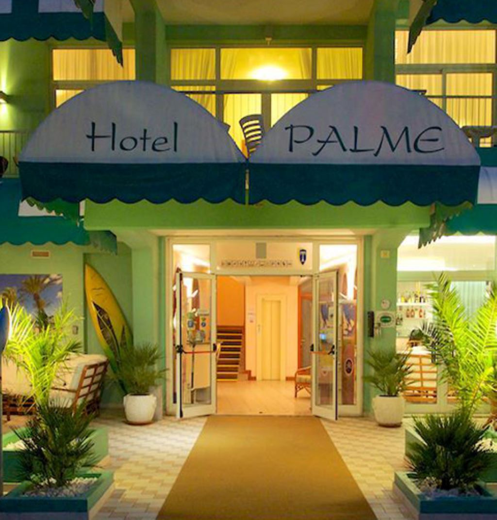 Hotel Palme-Zgrada hotela.jpg