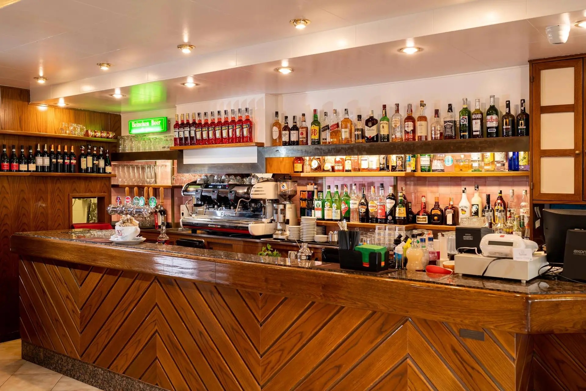 Hotel Kennedy-Lounge bar.jpg