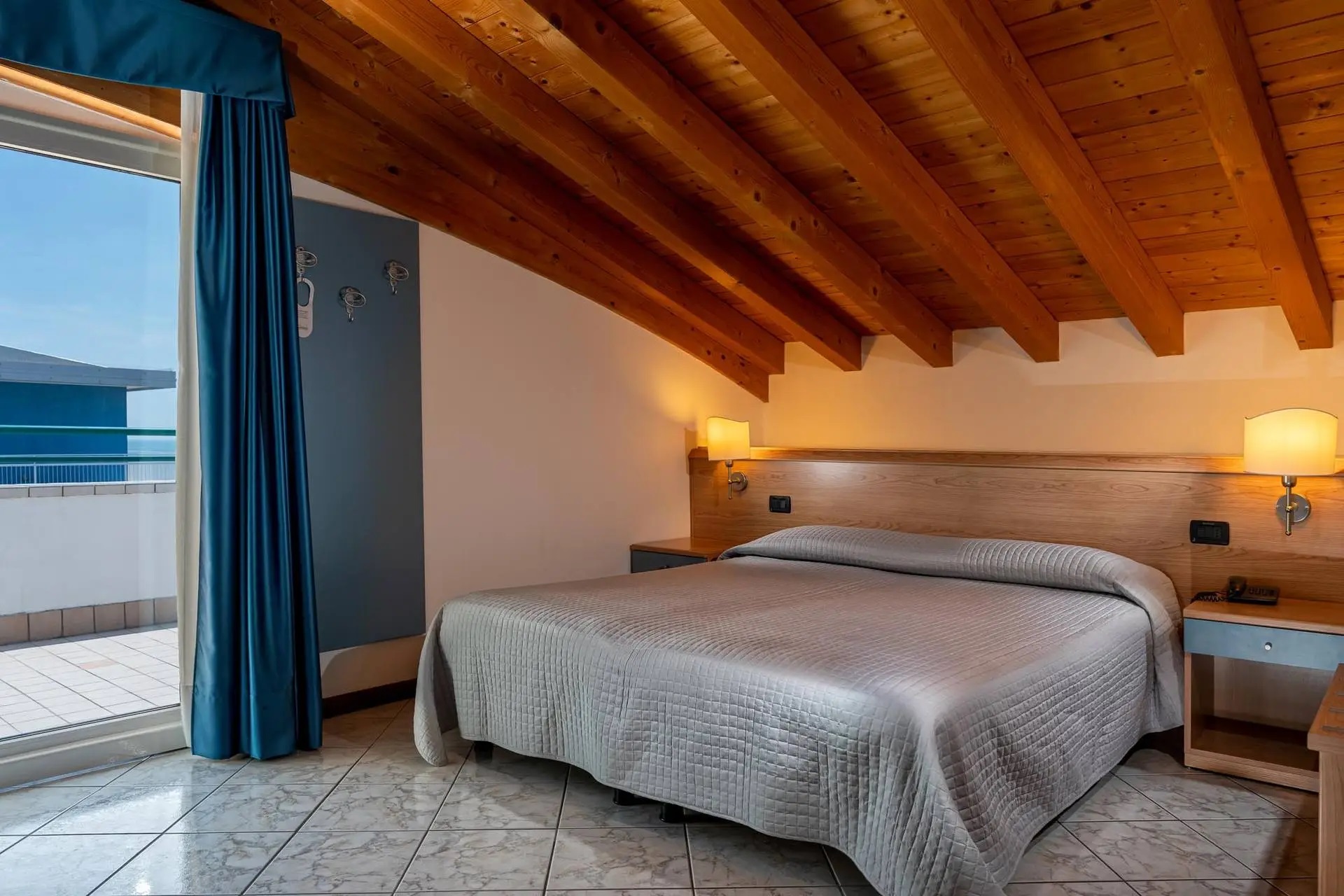 Hotel Kennedy-Standardna soba.jpg