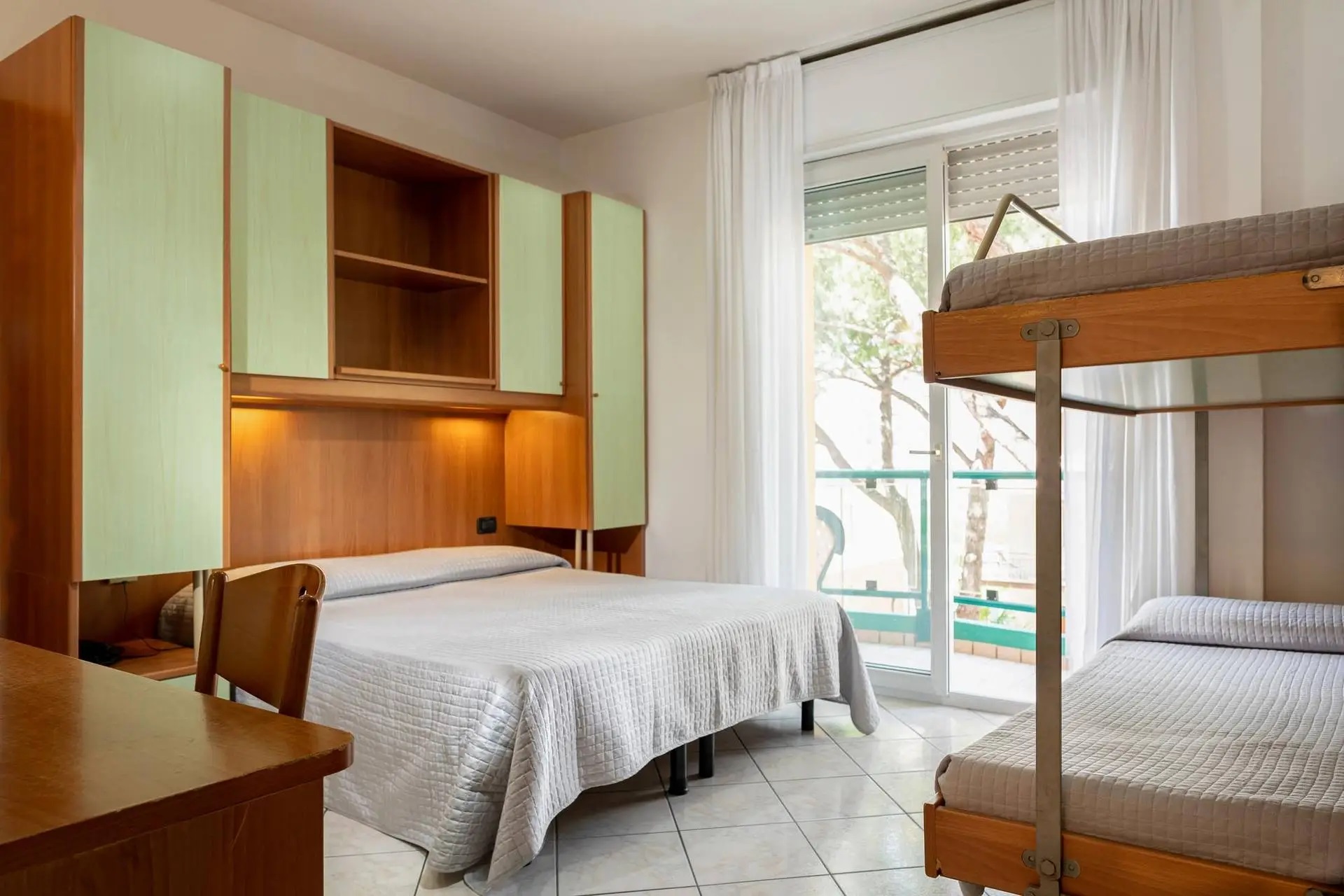 Kennedy Hotel-Cetvorokrevetna soba.jpg