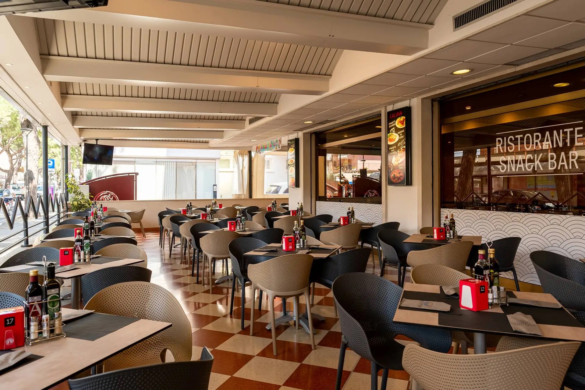 Kennedy Hotel-Terasa restorana.jpg