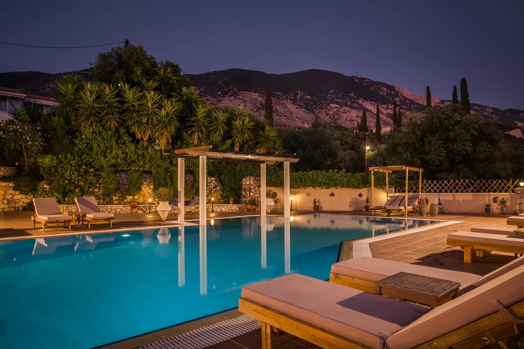 Diana Studios Kefalonia-Bazen nocu.jpg