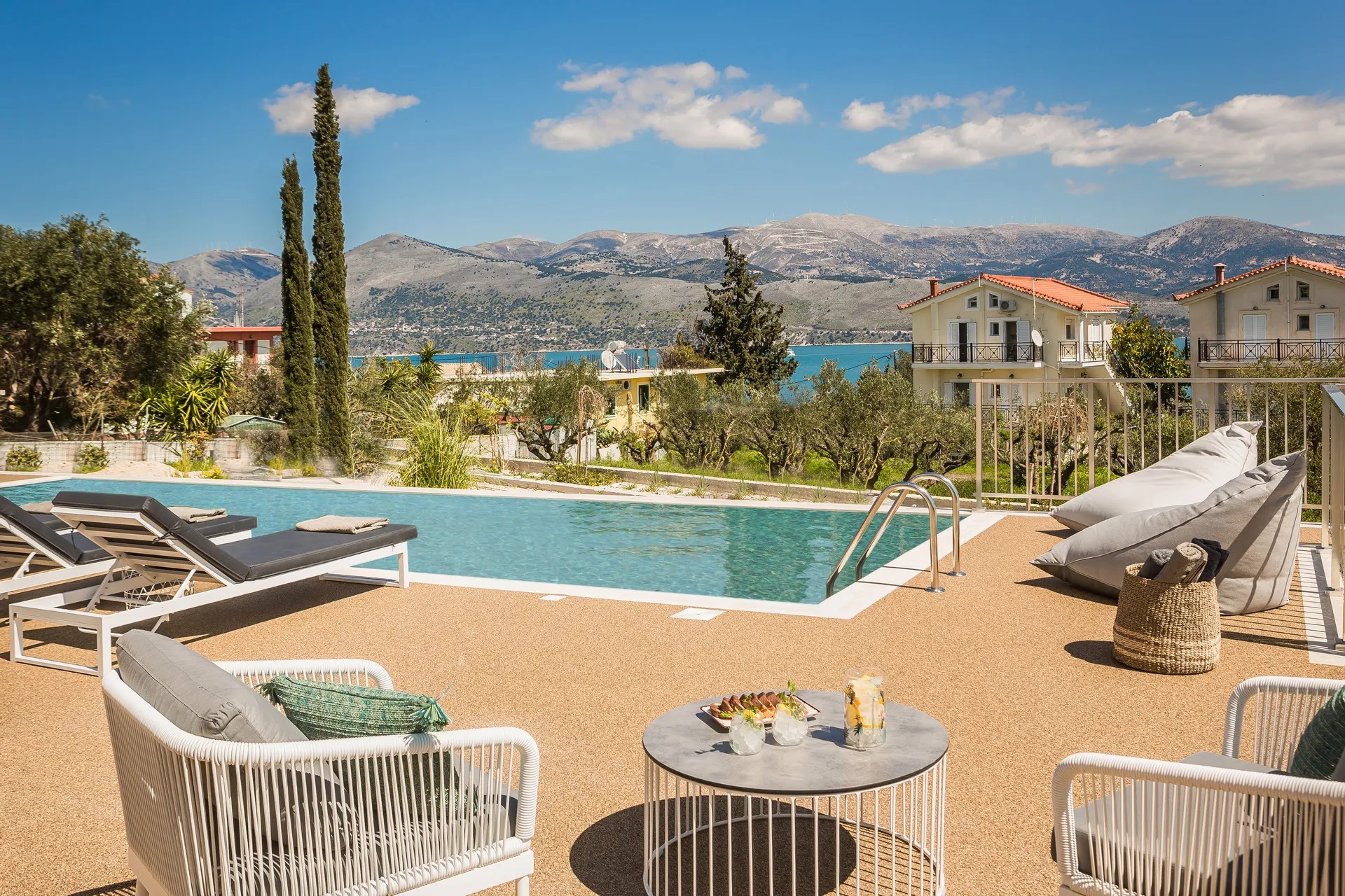 Ionian VIllage Kefalonia-Pogled na okruzenje.jpg
