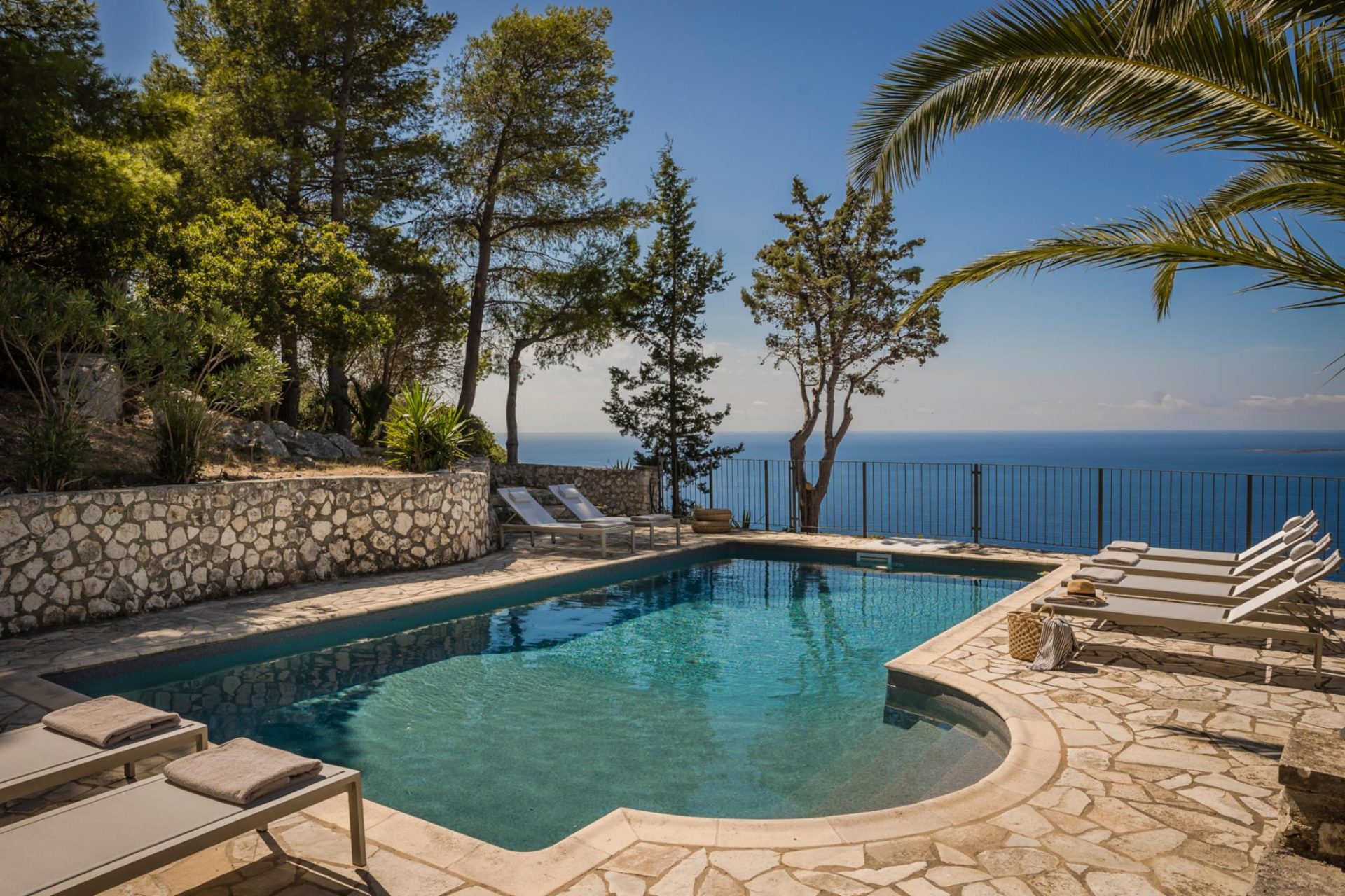 360o Residences-pogled na bazen.jpg
