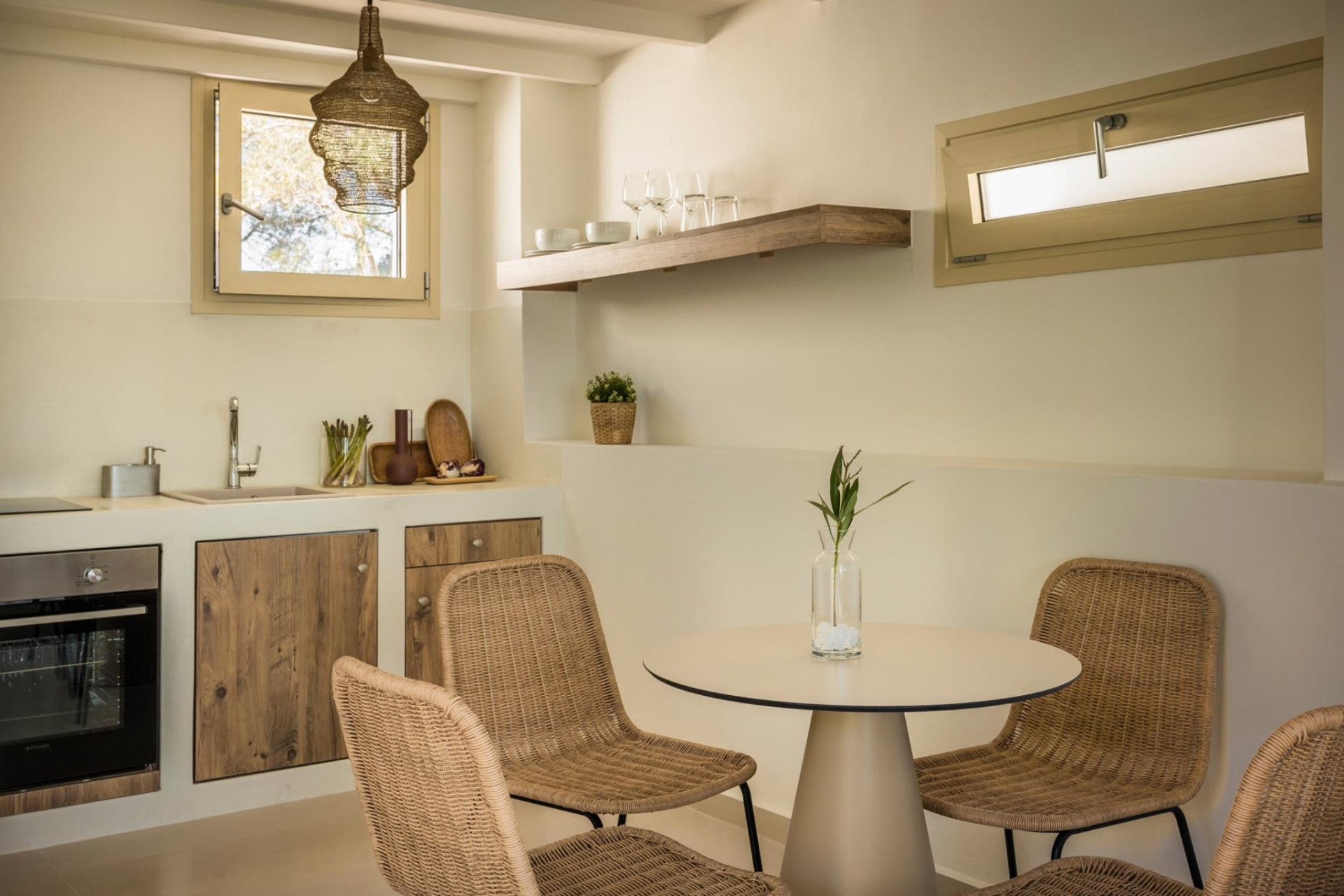 360o Residences-trpezarijski sto.jpg