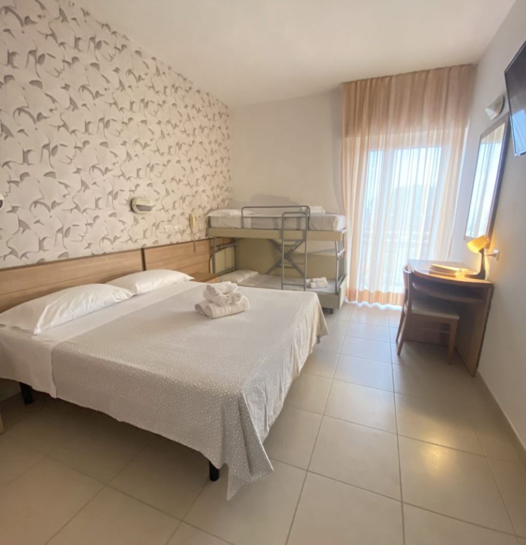 Ravello RImini Hotel-Classic porodicna soba.jpg