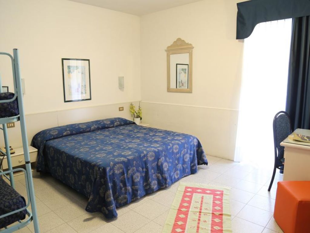 Hotel Portofino-Porodicna soba.jpg