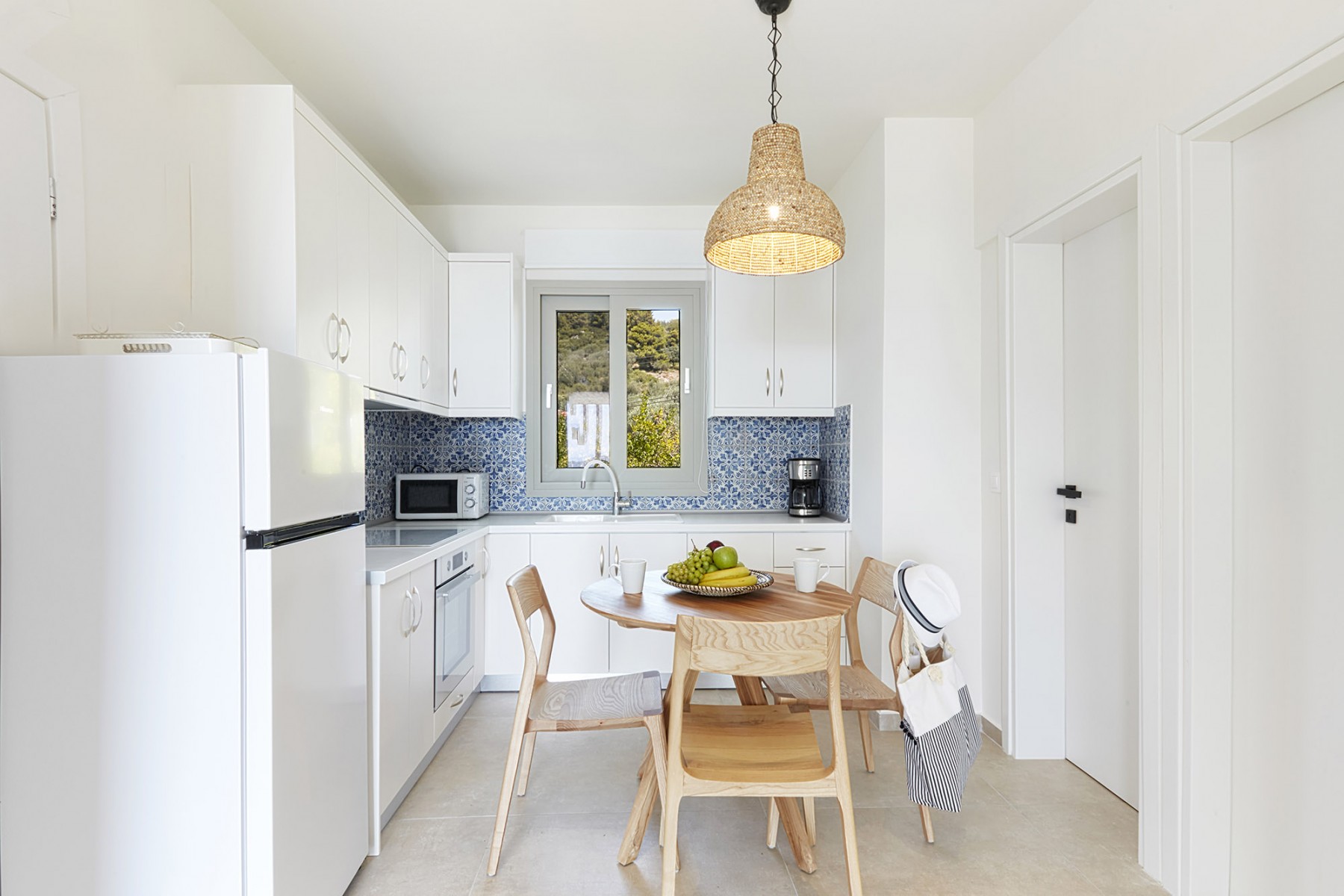 Ammos-Luxury-Apartments-kuhinja.jpg