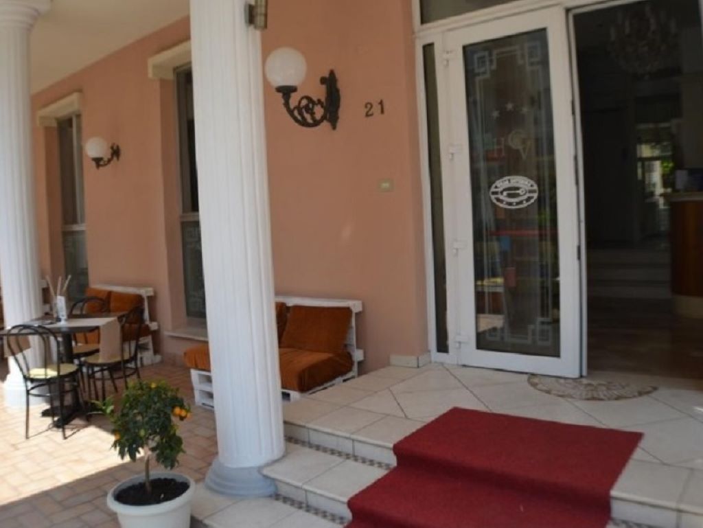 Hotel Villa Caterina-Ulaz u hotel.jpg