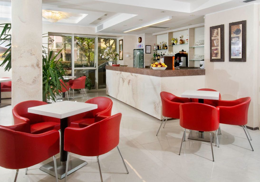 Aragosta Hotel-Bar.jpg