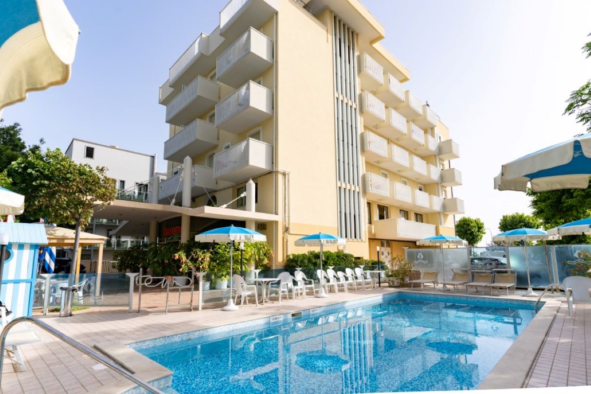 Aragosta Hotel-Bazen.jpg