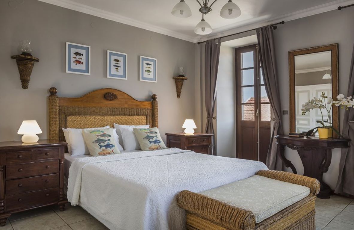 Faros Suites-spavaća-soba.jpg
