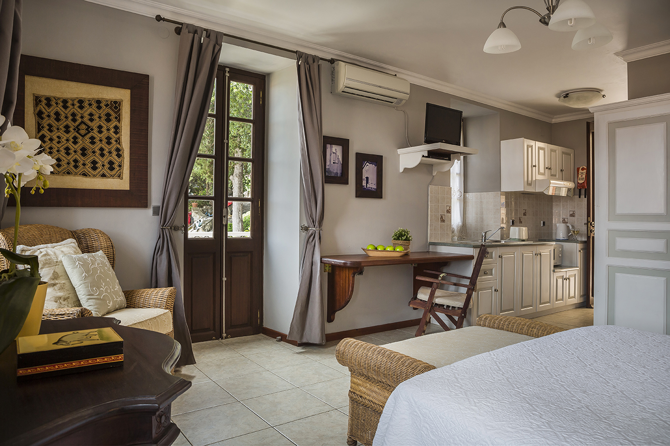 Faros Suites-suites-prostor.jpg