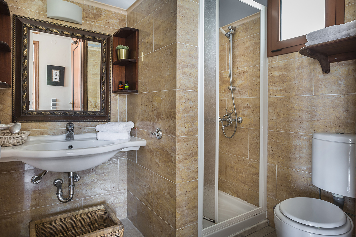 Faros Suites-tuš kabina.jpg
