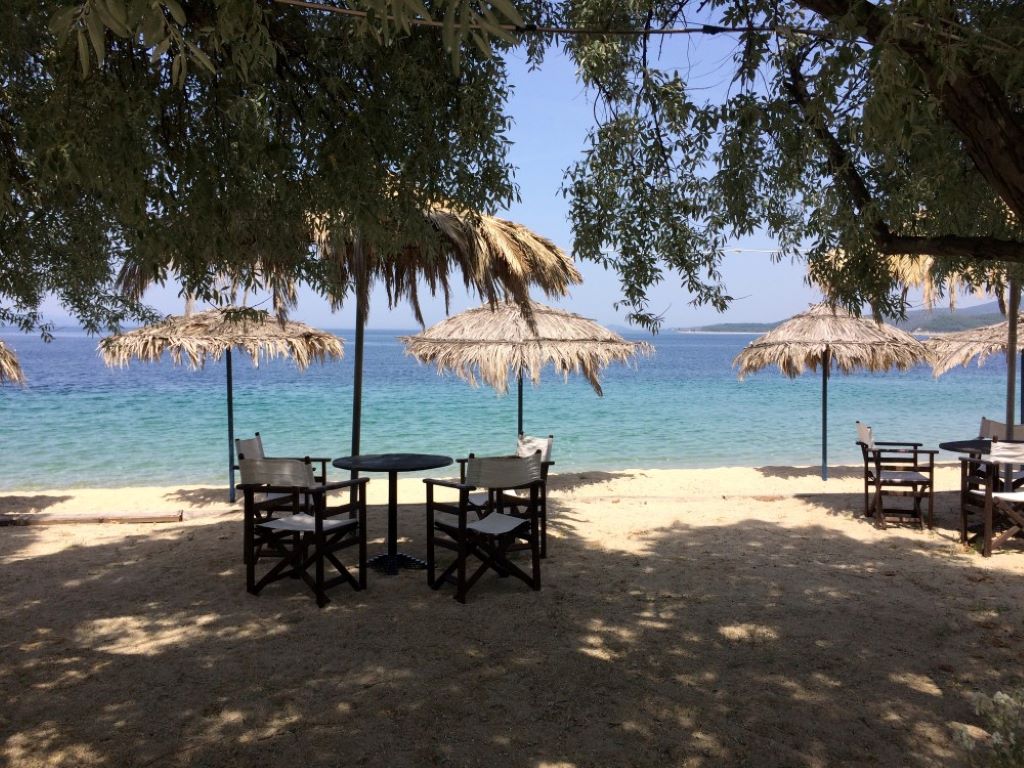 Hotel Villa Maria Toroni-Bar na plazi.jpg