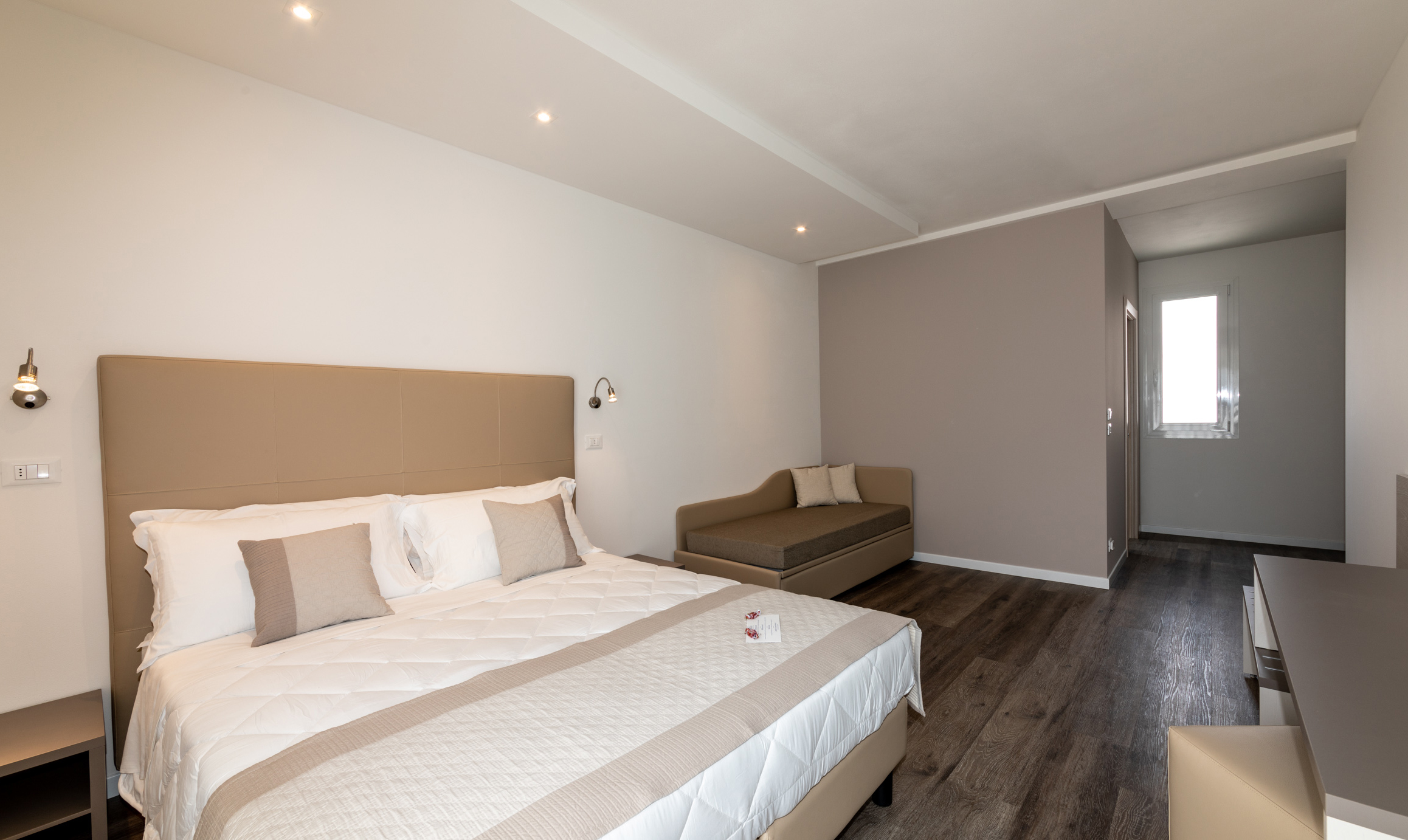Mayer Hotel-Suite.jpg