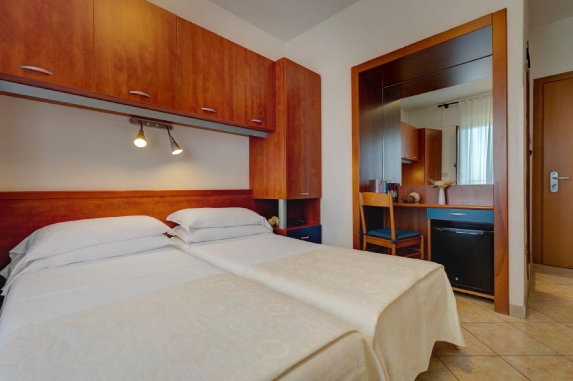 Frank Hotel-Standardna soba odvojeni lezaji.jpg