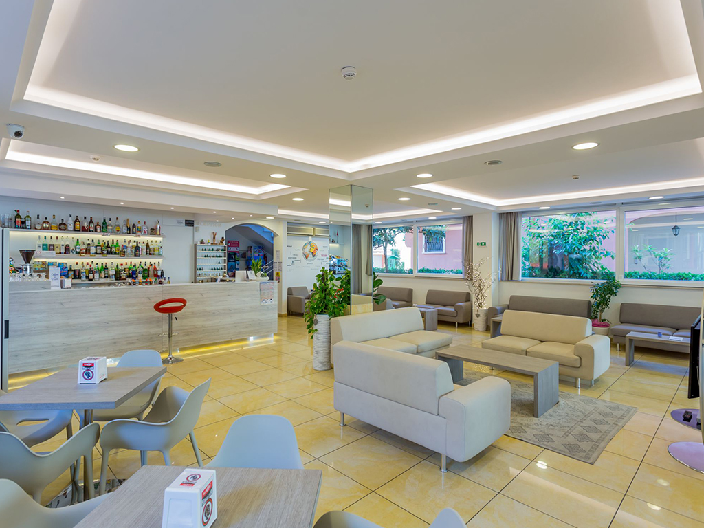 Hotel Monica-Bar.jpg
