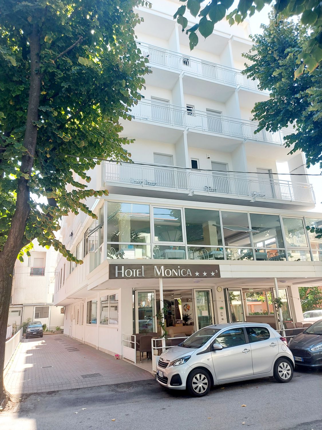 Hotel Monica-Zgrada hotela.jpg