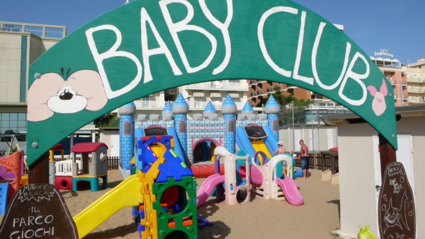 Monica Hotel-Mini klub na plazi.jpg