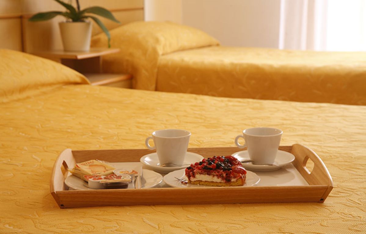 Hotel Sport-Trokrevetna soba.jpg