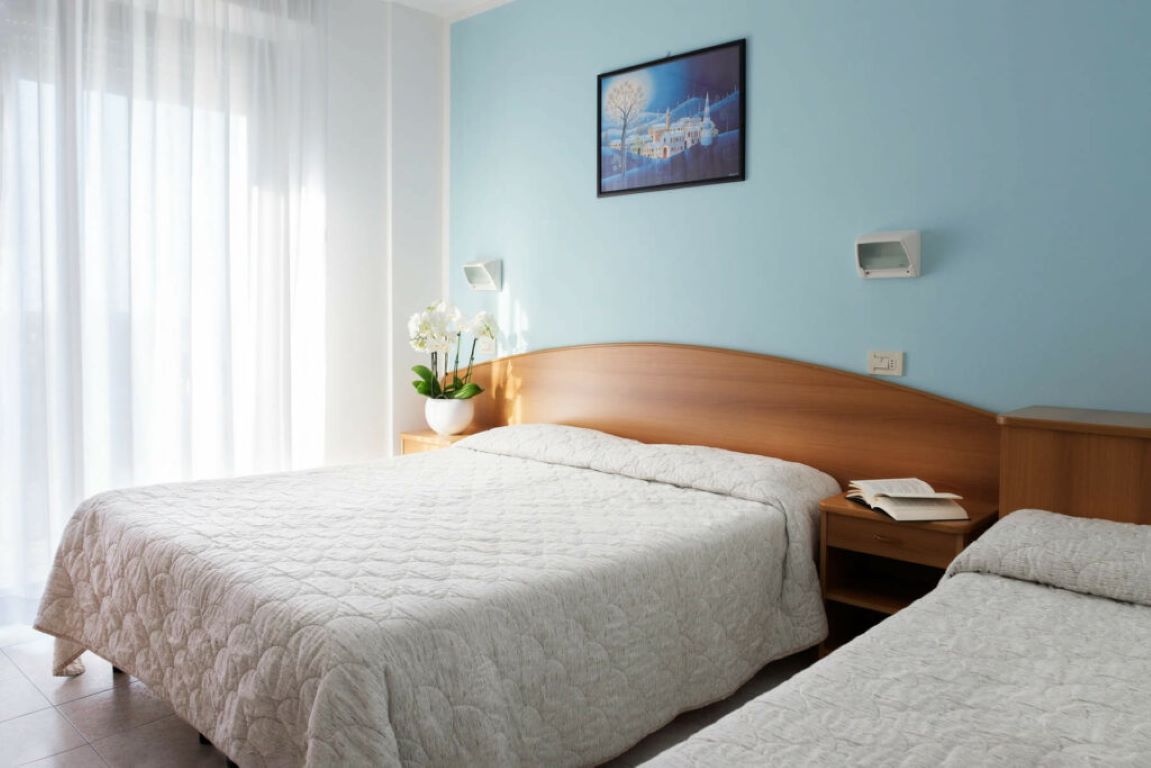 Emilia Hotel-Trokrevetna soba.jpg
