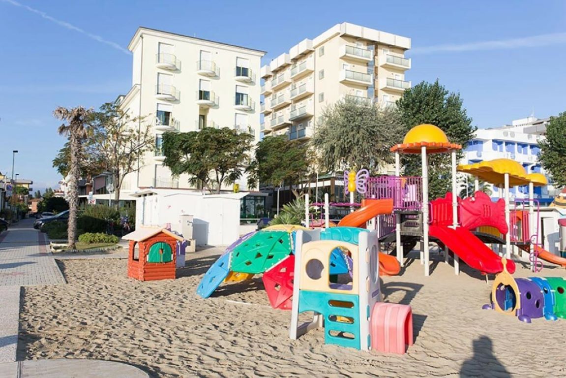 Hotel Emilia-Decije igraliste.jpg