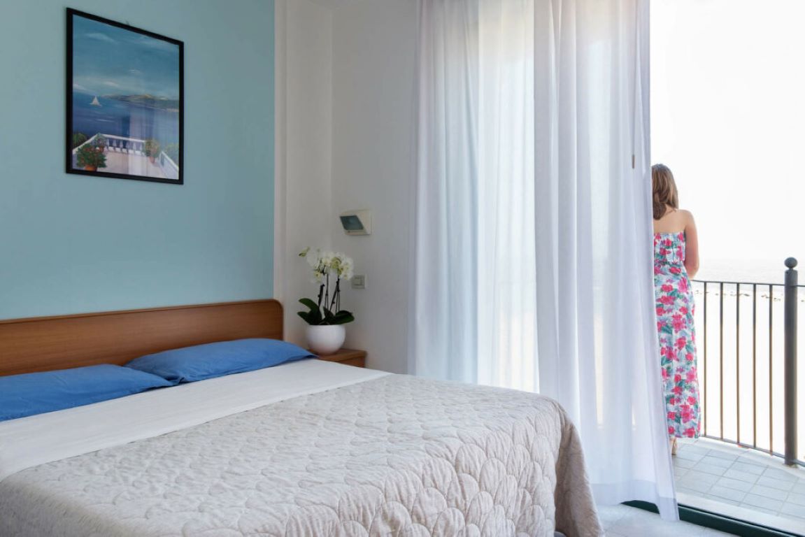 Hotel Emilia-Standardna soba.jpg