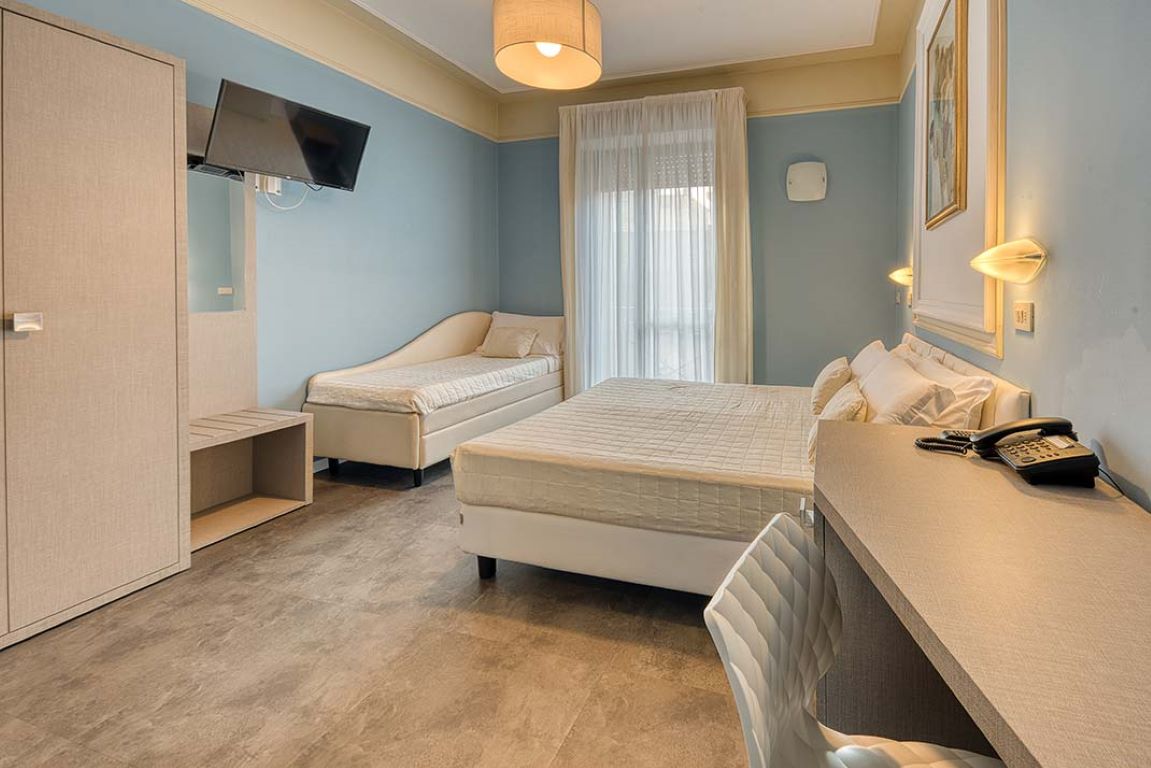 Augustus Hotel-Cetvorokrevetna soba.jpg