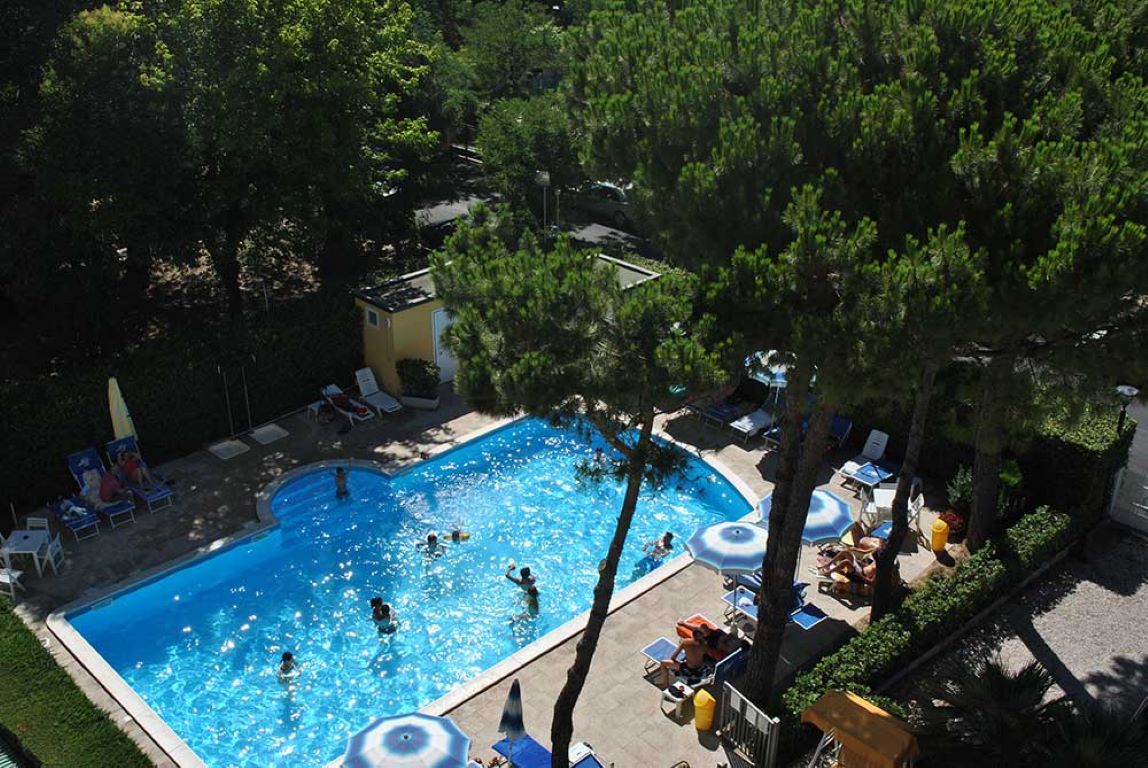 Bahama Hotel-Bazen.jpg