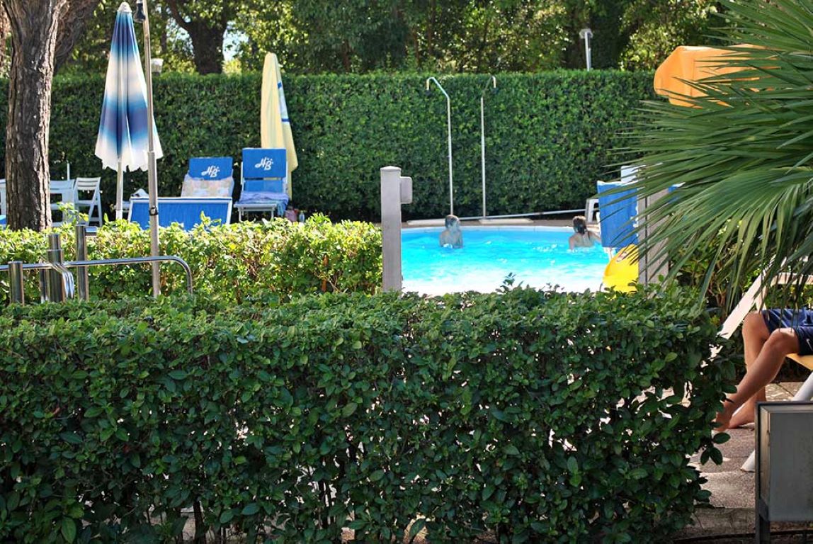 Bahama Hotel-Prilau bazenu.jpg