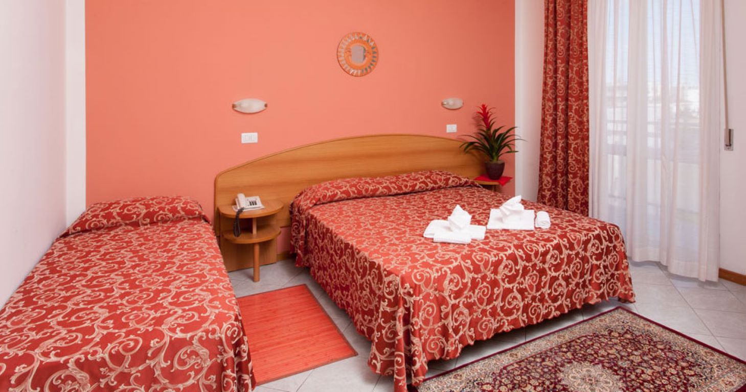 Bahama Hotel-Trokrevetna soba.jpg