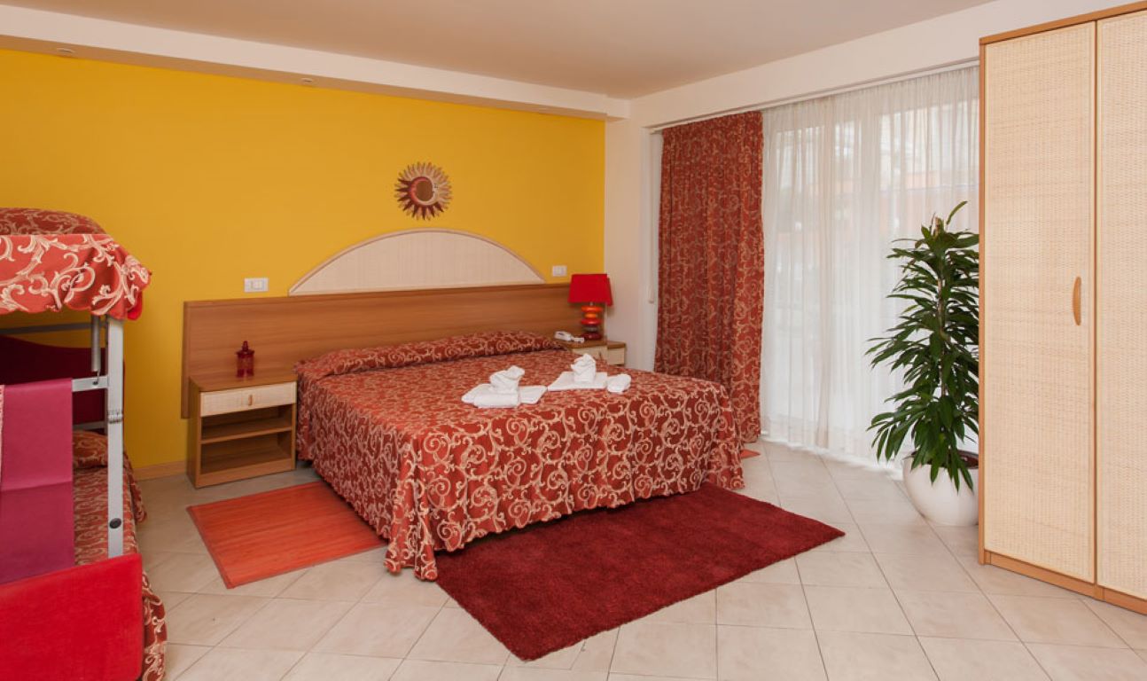 Hotel Bahama-Cetvrokrevetna soba.jpg