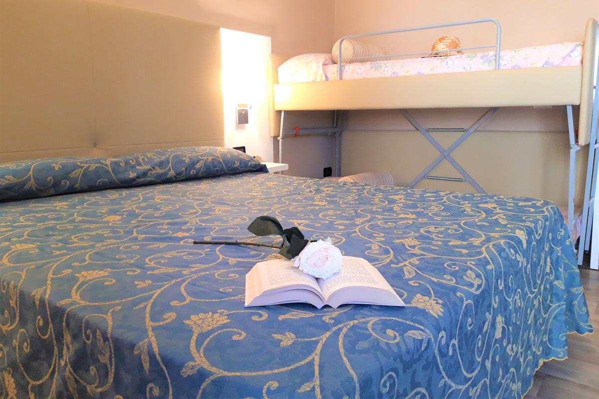 Hotel Trevi-Cetvorokrevetna soba.jpg