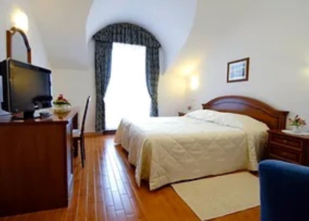 Marko Hotel-Trokrevetna soba.jpg