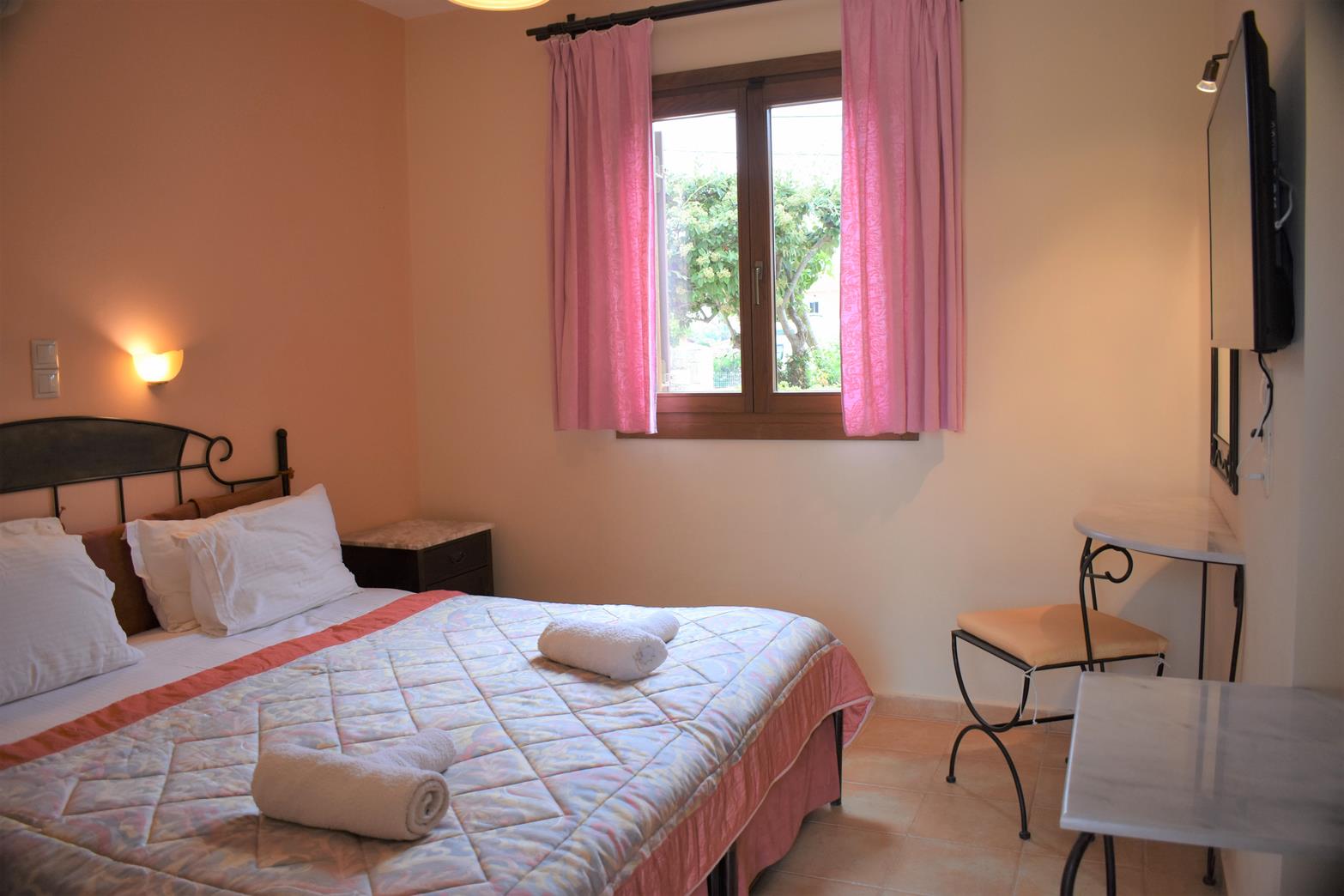 Melidron-Stylish-Hotel-and-Apartments-mali apartman.jpg