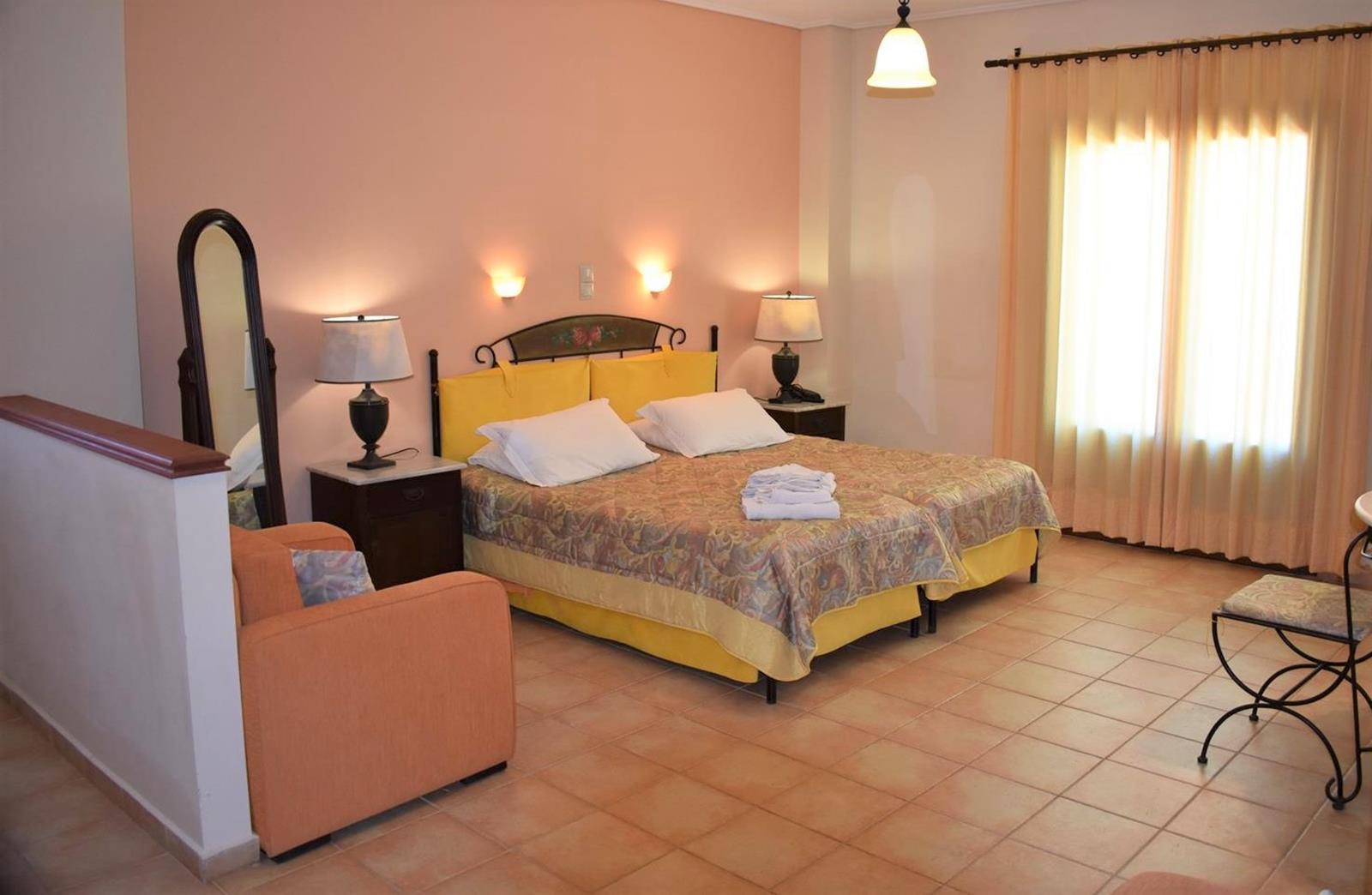 Melidron-Stylish-Hotel-and-Apartments-soba-zavese.jpg