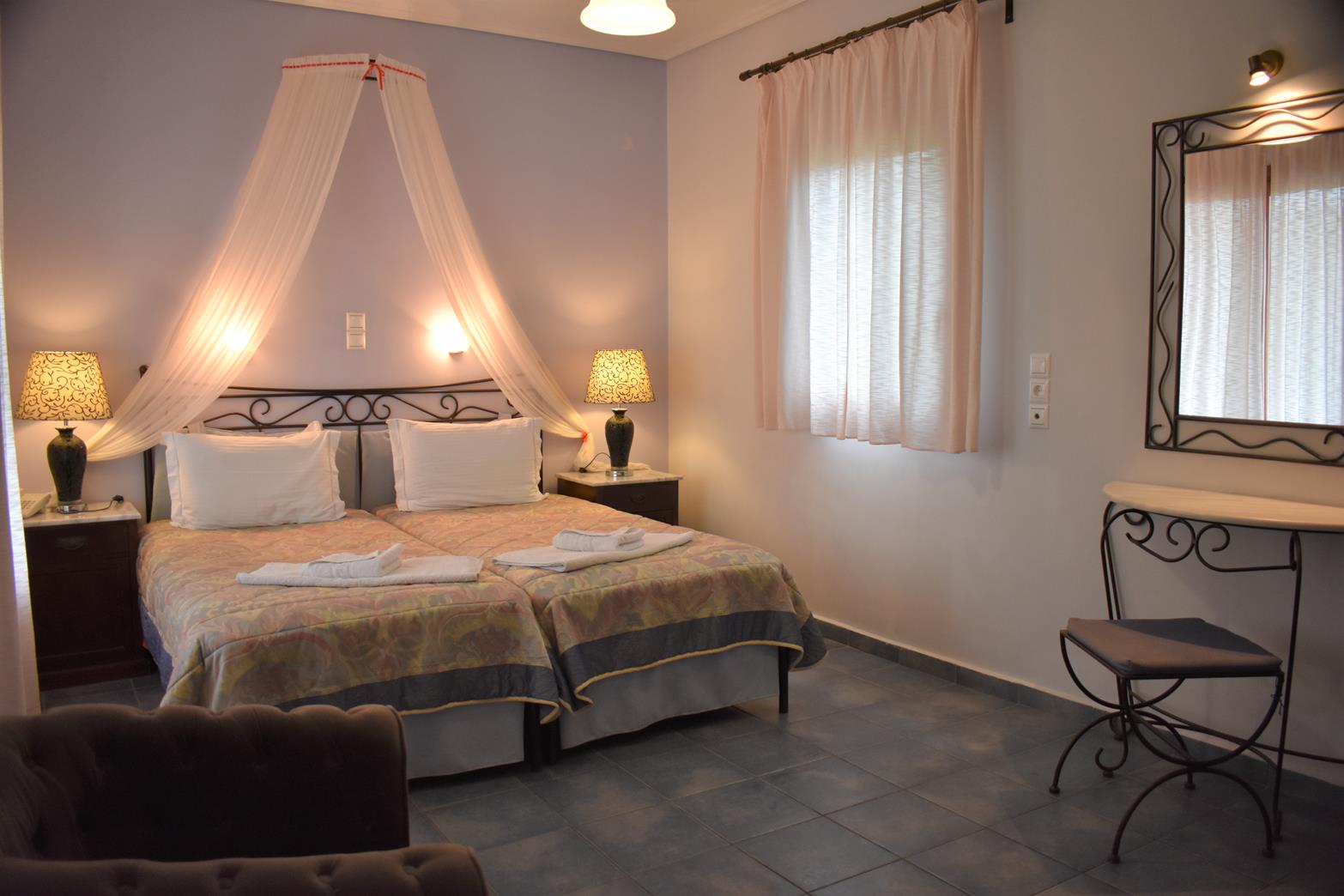Melidron-Stylish-Hotel-and-Apartments-spavaća soba.jpg